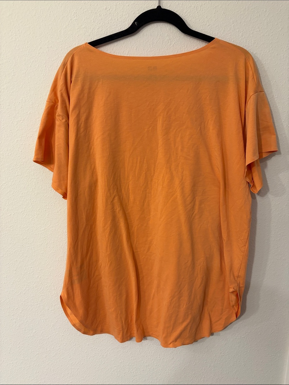 Uniqlo Airism Orange Scoop-Neck Short Sleeve Women's Tee - Picture 3 of 3